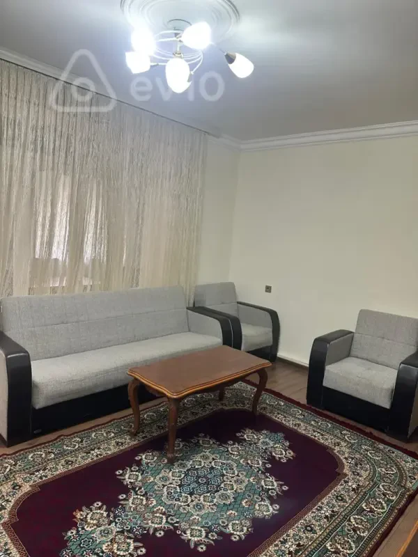 Kirayə verilir 2 otaqlı köhnə tikili 55 m²