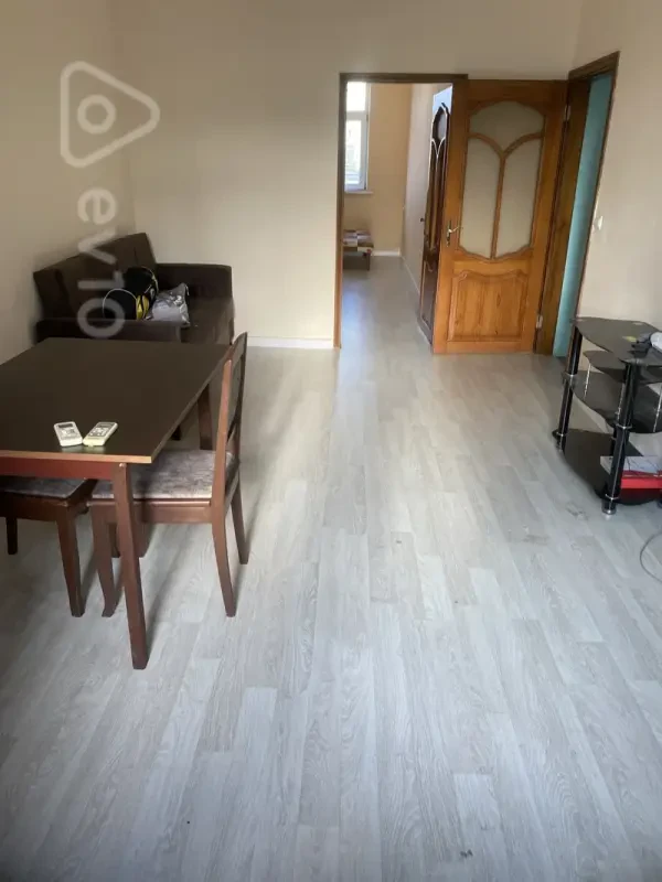 Kirayə verilir 2 otaqlı köhnə tikili 65 m²