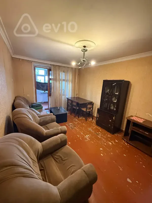 Kirayə verilir 2 otaqlı köhnə tikili 50 m²