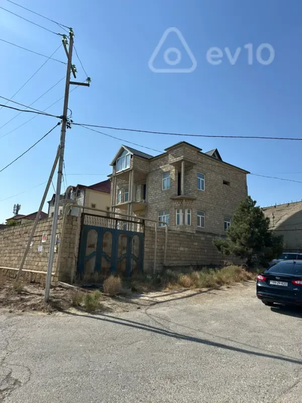 Satılır 6 otaqlı həyət evi 277 m²