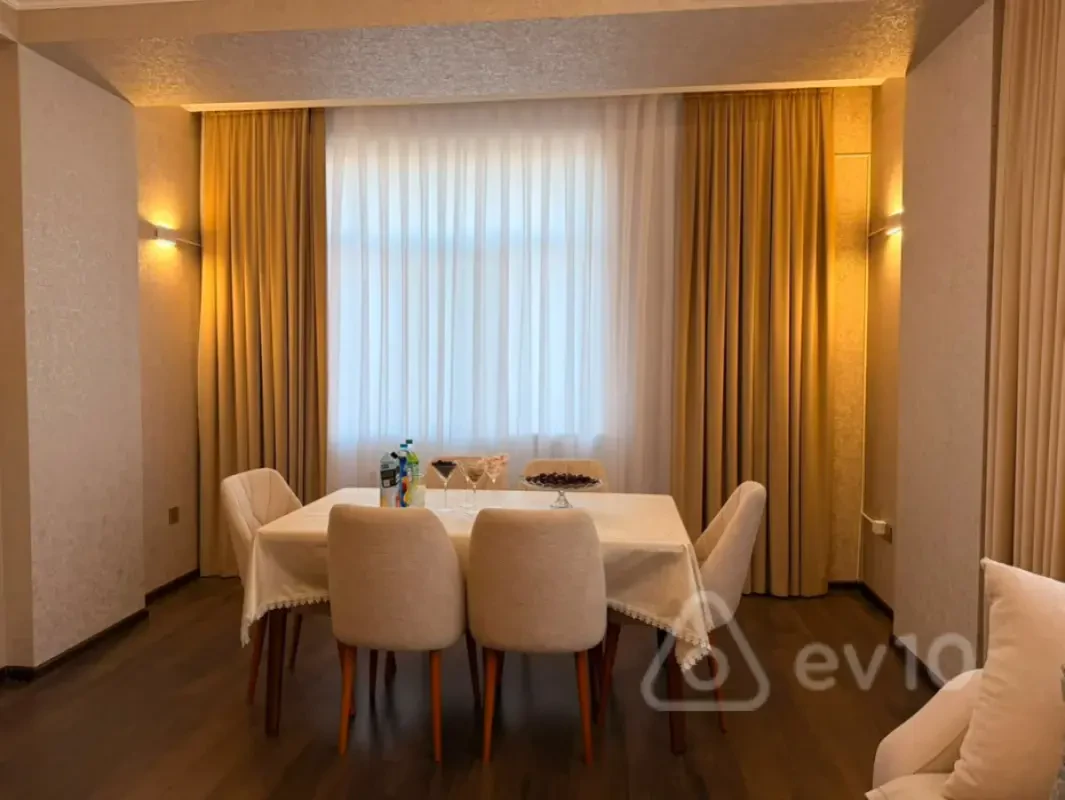 Kirayə verilir 2 otaqlı yeni tikili 80 m²