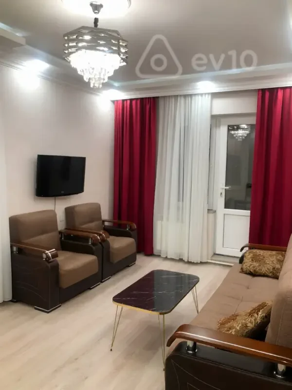 Kirayə verilir 2 otaqlı köhnə tikili 65 m²