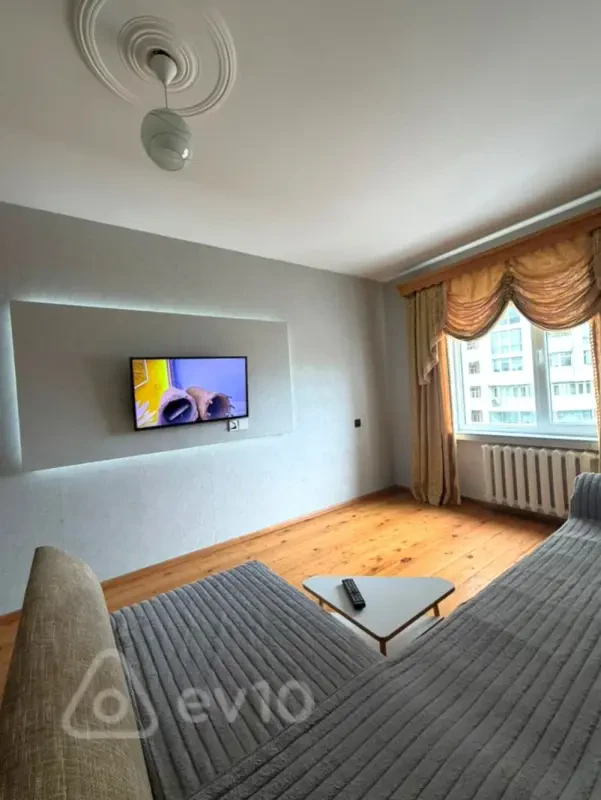 Kirayə verilir 2 otaqlı köhnə tikili 66 m²