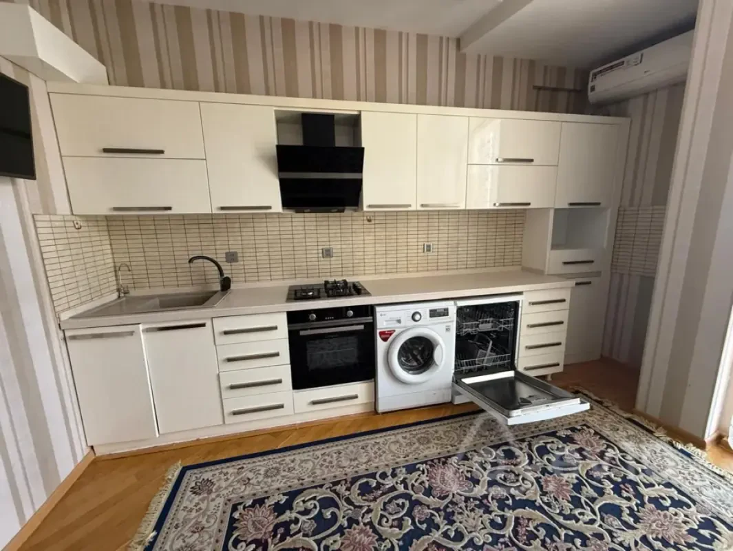 Kirayə verilir 3 otaqlı yeni tikili 130 m²