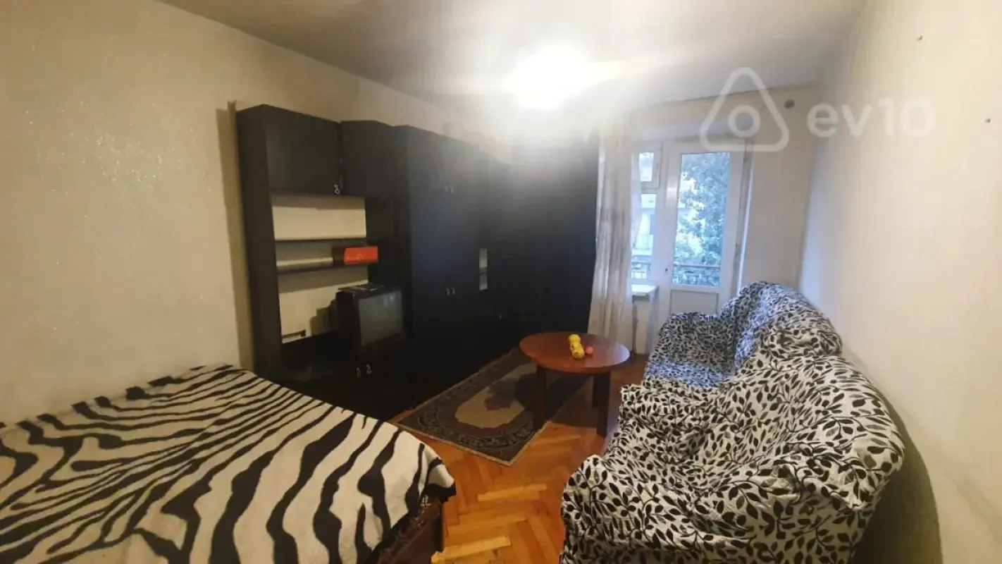 Satılır 1 otaqlı köhnə tikili 32 m²