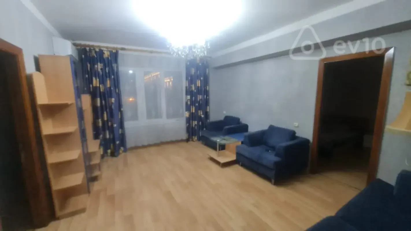 Satılır 3 otaqlı köhnə tikili 72 m²