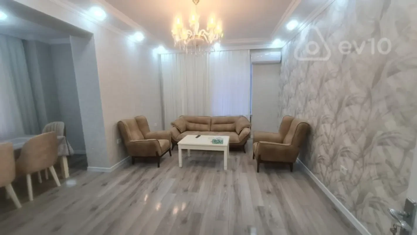 Satılır 2 otaqlı köhnə tikili 70 m²