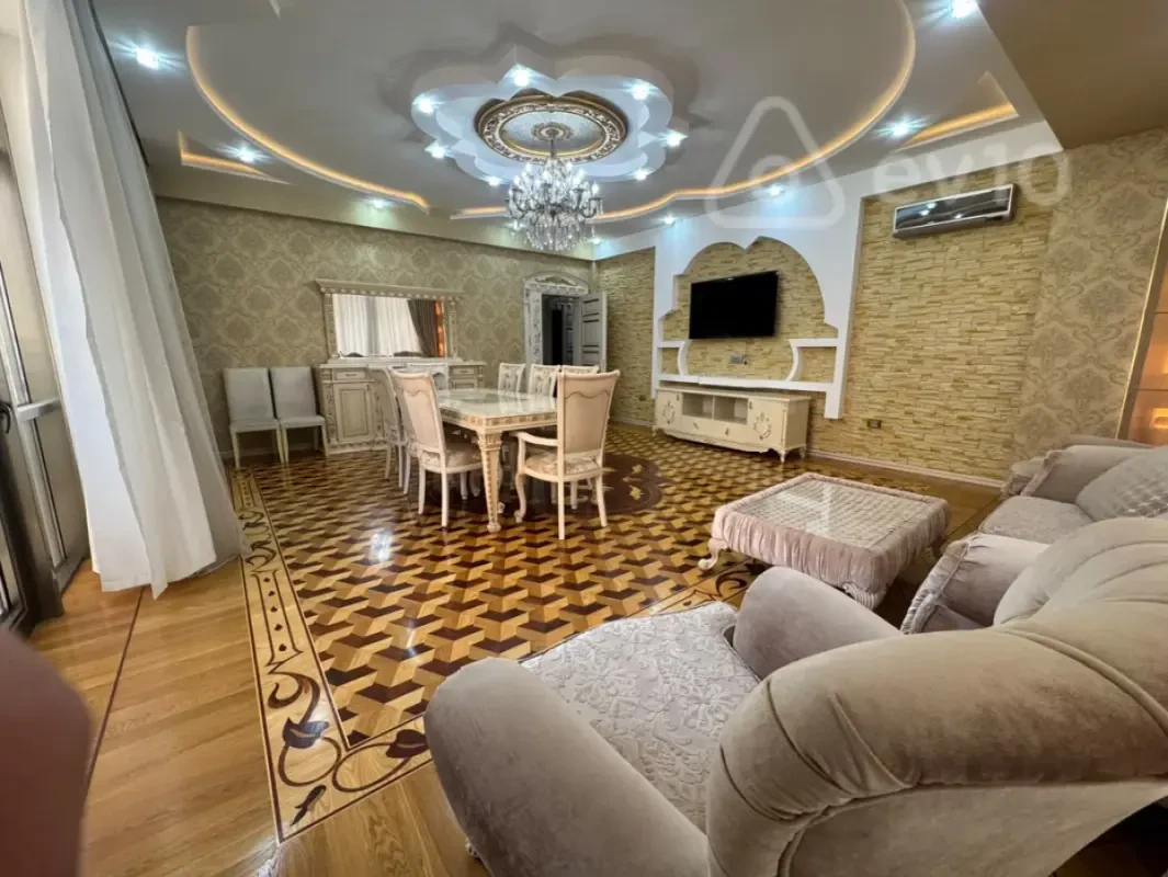 Kirayə verilir 3 otaqlı yeni tikili 175 m²