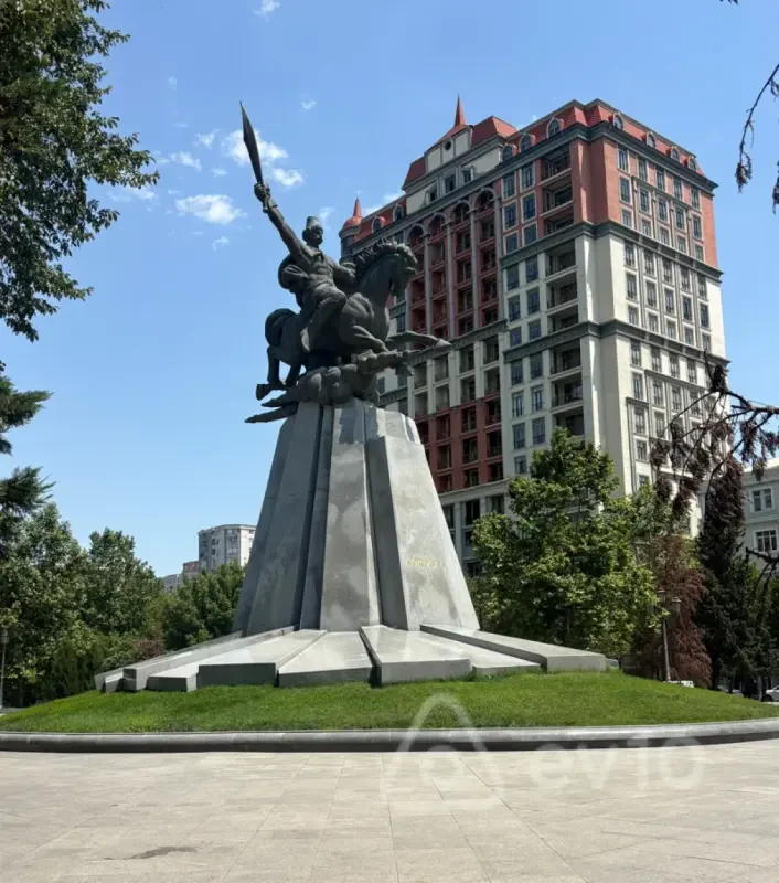 Kirayə verilir mənzil 200 m²