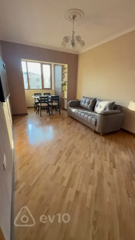 Kirayə verilir 2 otaqlı köhnə tikili 65 m²