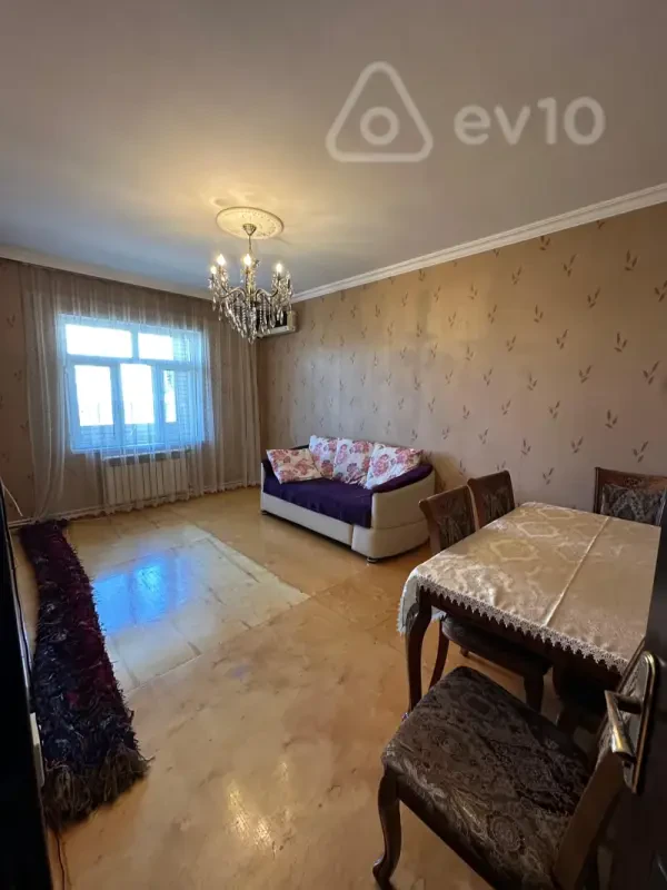 Kirayə verilir 2 otaqlı köhnə tikili 70 m²