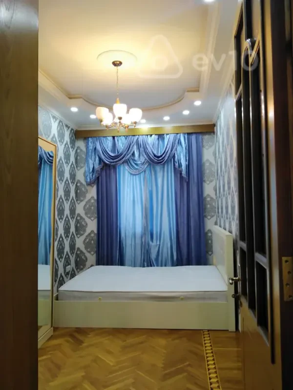 Kirayə verilir 3 otaqlı köhnə tikili 75 m²