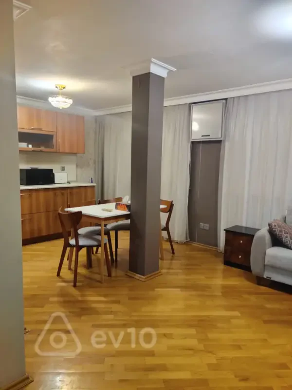 Kirayə verilir 2 otaqlı köhnə tikili 70 m²