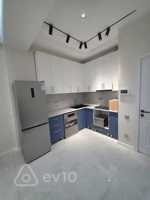 Kirayə verilir 3 otaqlı yeni tikili 110 m²
