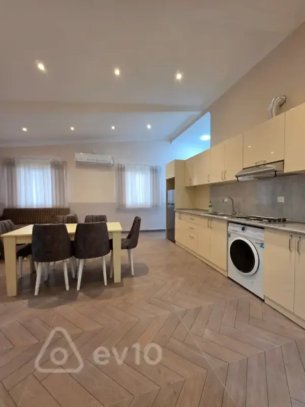 Kirayə verilir 5 otaqlı yeni tikili 105 m²