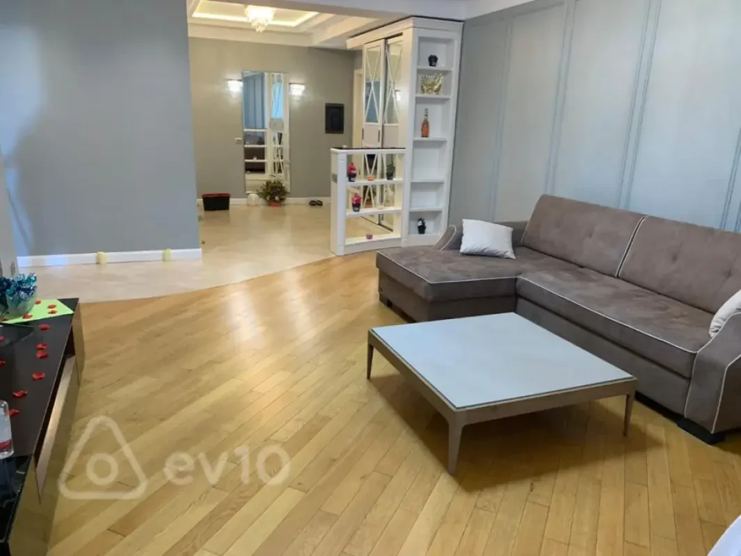 Kirayə verilir 2 otaqlı yeni tikili 105 m²