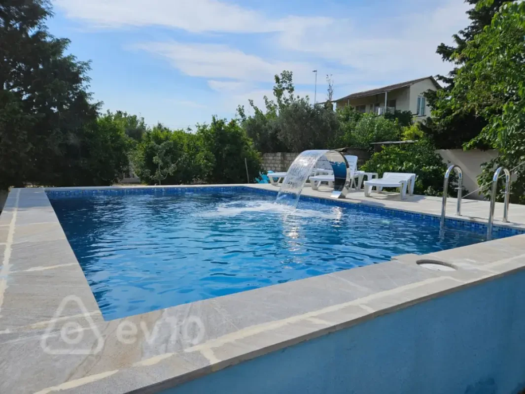 Kirayə verilir 5 otaqlı həyət evi 155 m²