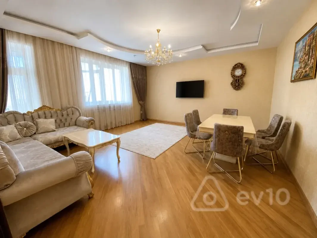 Kirayə verilir 3 otaqlı yeni tikili 150 m²