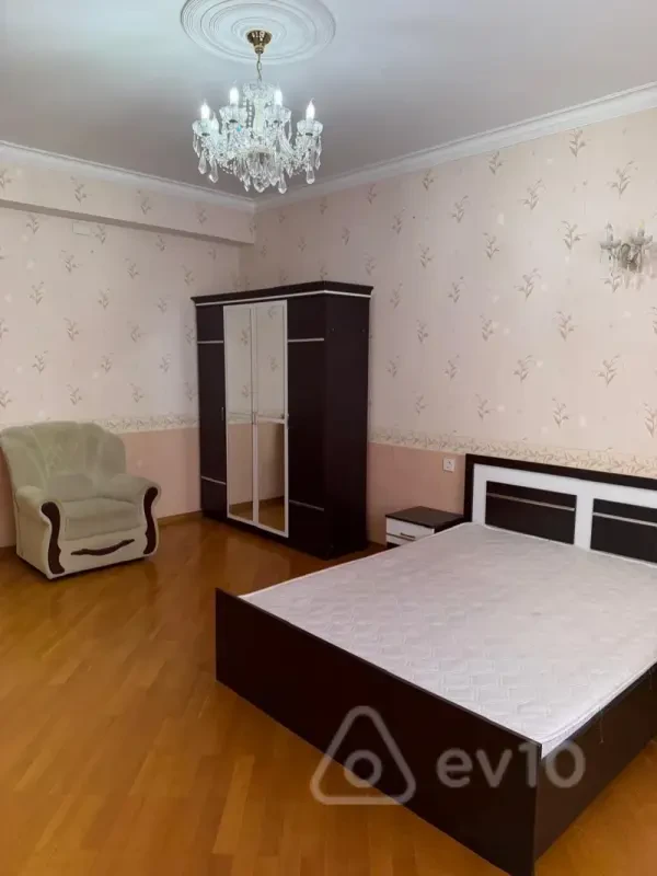 Kirayə verilir 3 otaqlı yeni tikili 165 m²