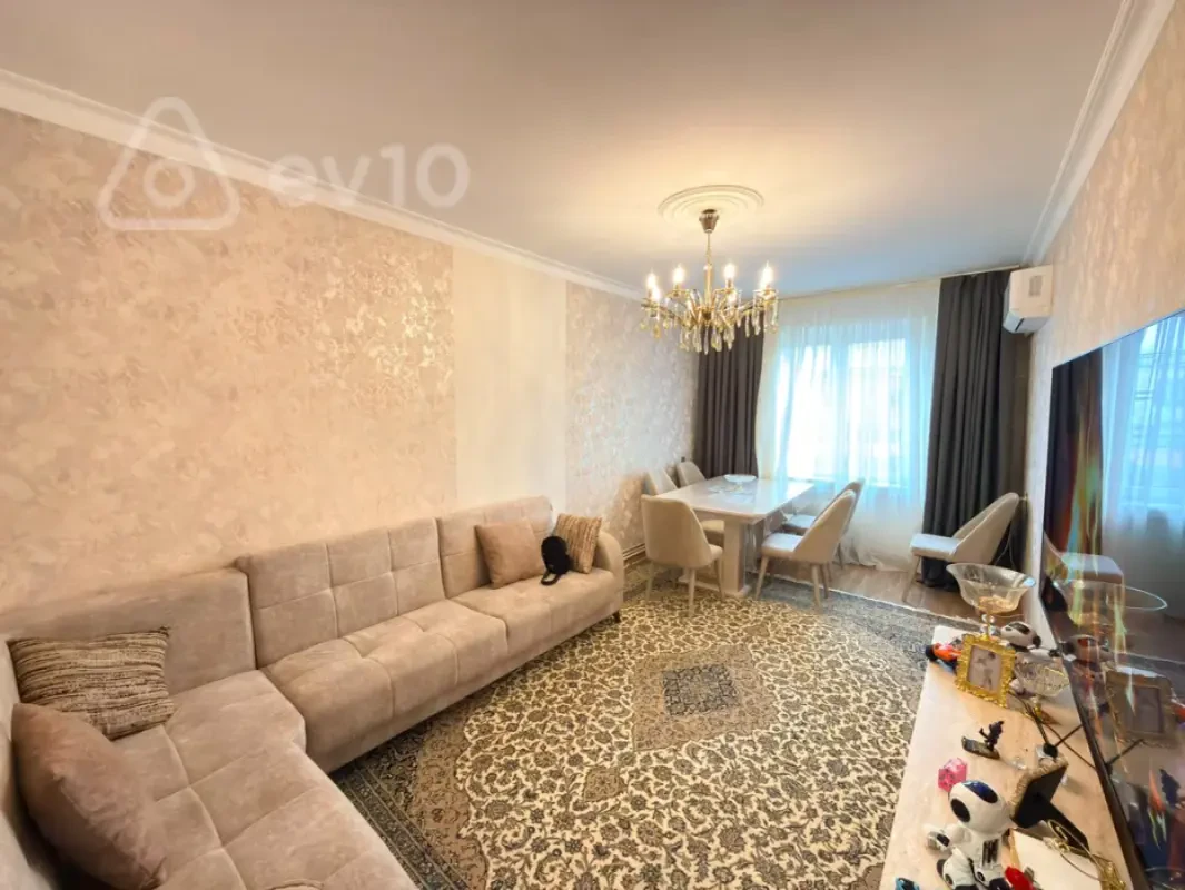 Satılır 2 otaqlı köhnə tikili 65 m²