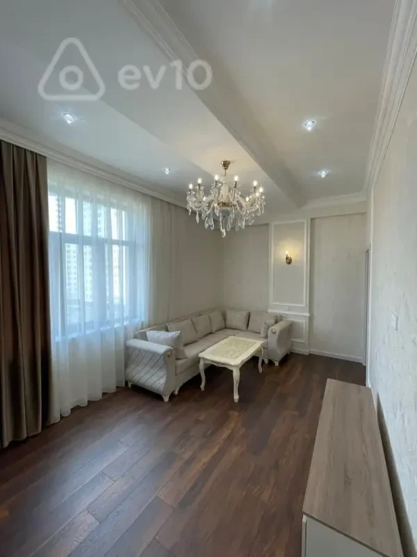 Kirayə verilir 2 otaqlı yeni tikili 80 m²