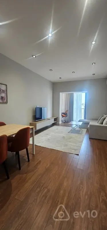 Kirayə verilir 2 otaqlı yeni tikili 68 m²
