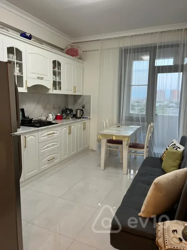 Kirayə verilir 2 otaqlı yeni tikili 70 m²