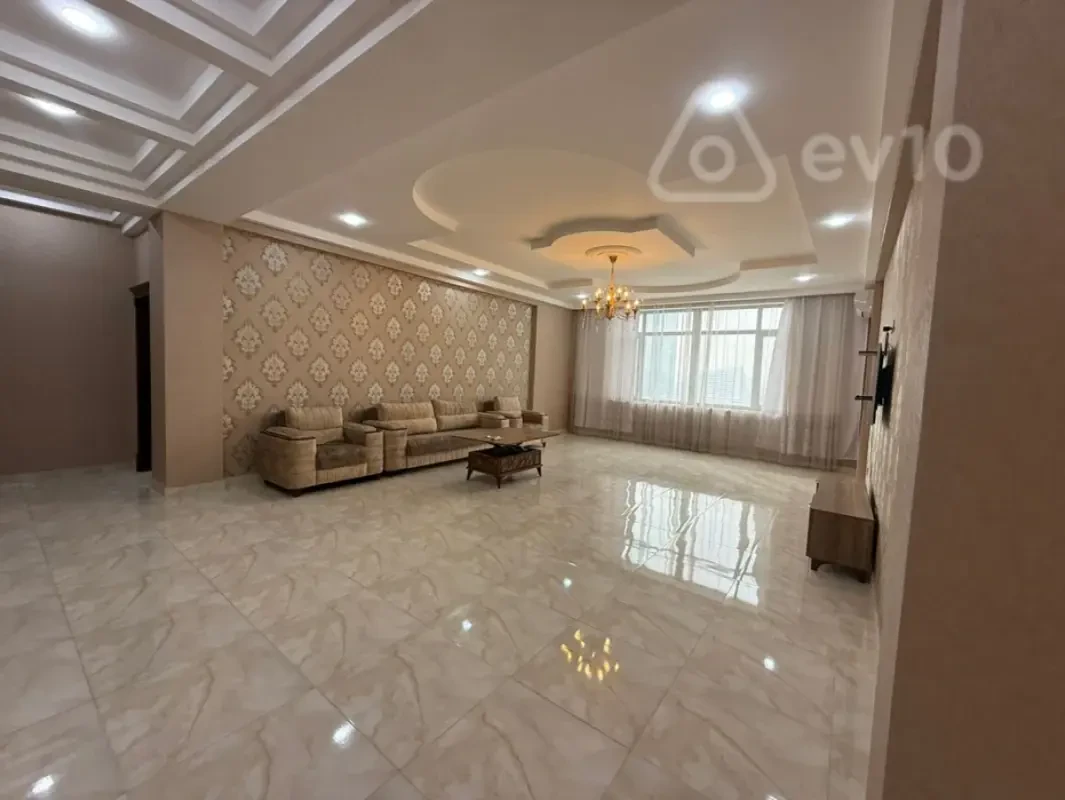 Kirayə verilir 3 otaqlı yeni tikili 175 m²