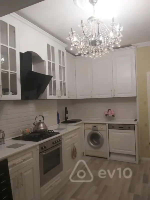Kirayə verilir 2 otaqlı köhnə tikili 80 m²