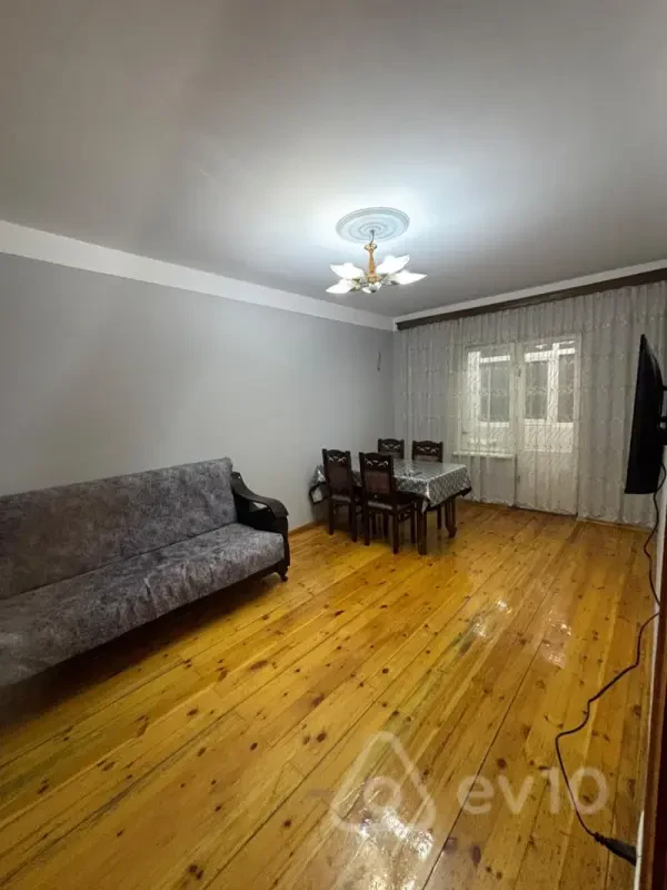 Kirayə verilir 2 otaqlı yeni tikili 70 m²