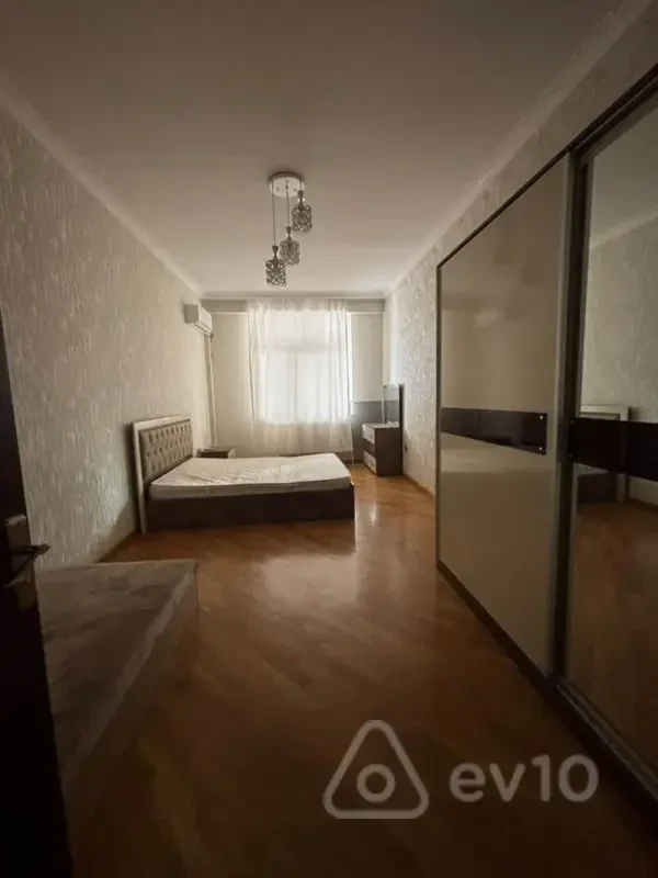 Kirayə verilir 3 otaqlı yeni tikili 170 m²