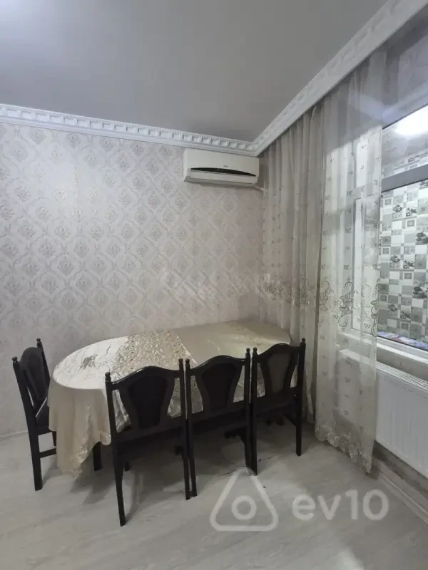 Kirayə verilir 2 otaqlı köhnə tikili 40 m²