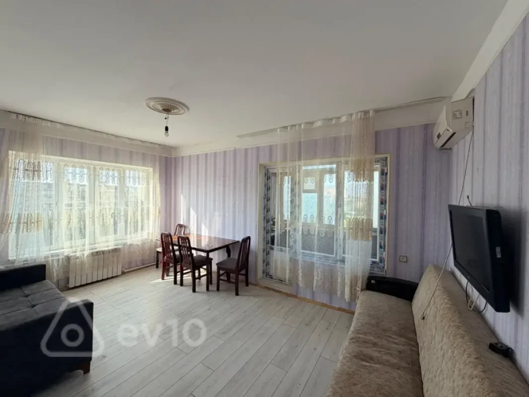 Kirayə verilir 2 otaqlı köhnə tikili 55 m²