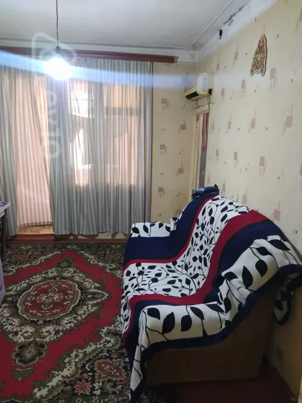 Kirayə verilir 2 otaqlı köhnə tikili 86 m²