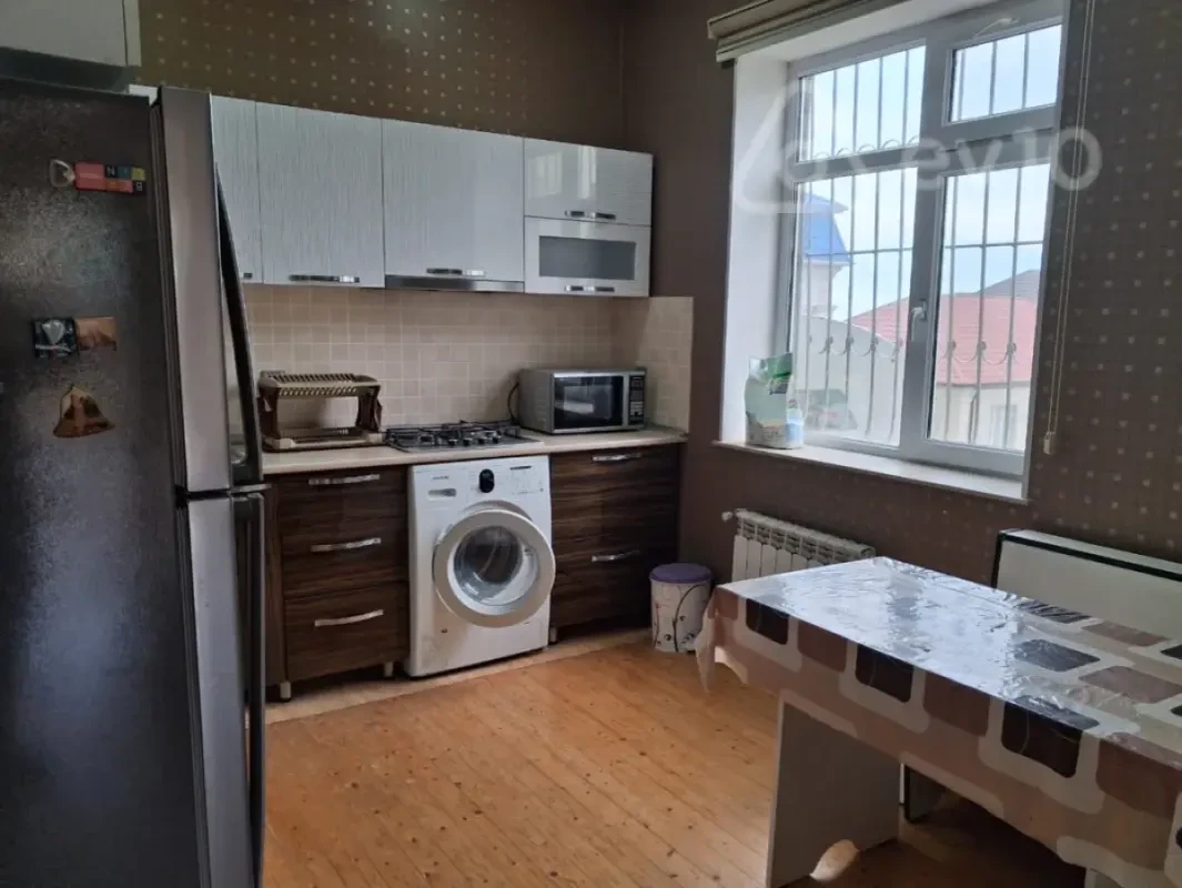 Kirayə verilir 4 otaqlı həyət evi 200 m²