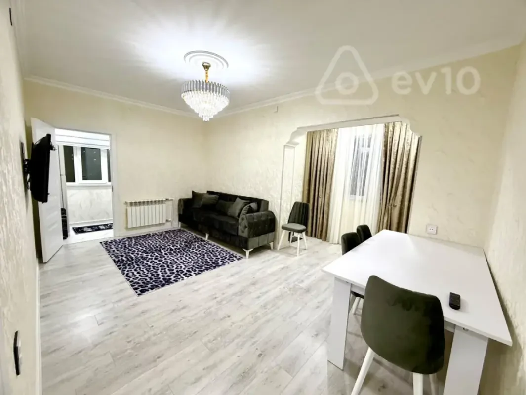 Kirayə verilir 2 otaqlı köhnə tikili 65 m²