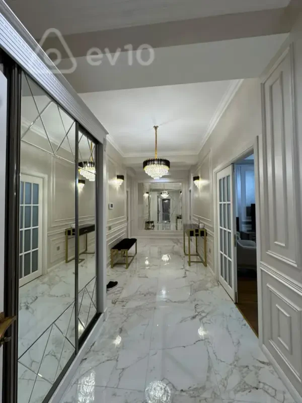 Kirayə verilir 3 otaqlı yeni tikili 140 m²
