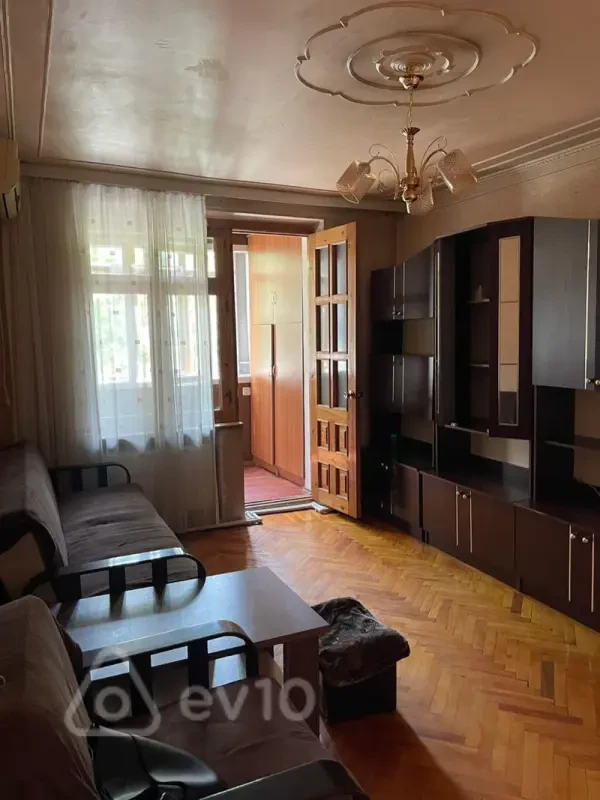 Kirayə verilir 2 otaqlı köhnə tikili 40 m²