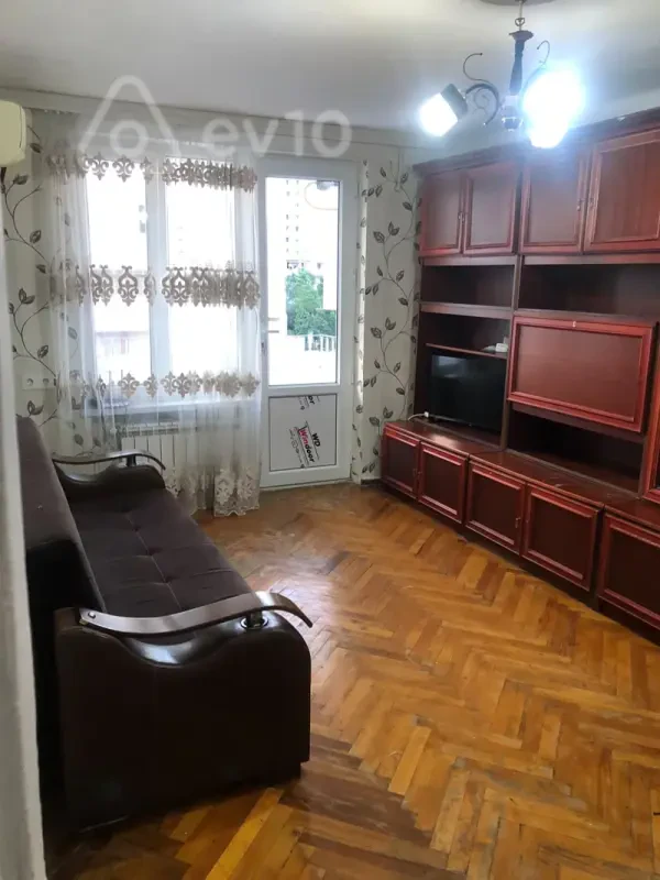 Kirayə verilir 2 otaqlı köhnə tikili 55 m²