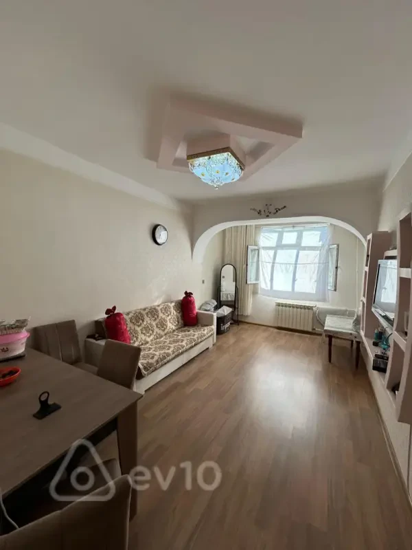 Kirayə verilir 3 otaqlı köhnə tikili 65 m²