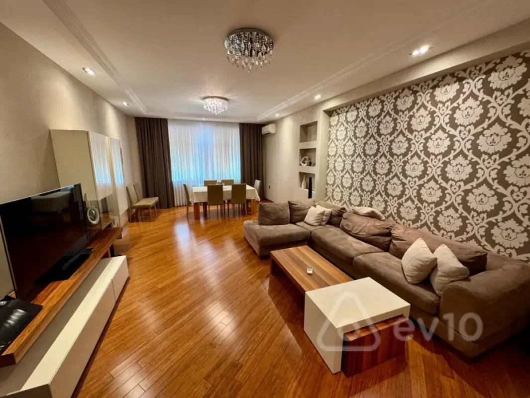 Kirayə verilir 4 otaqlı yeni tikili 200 m²