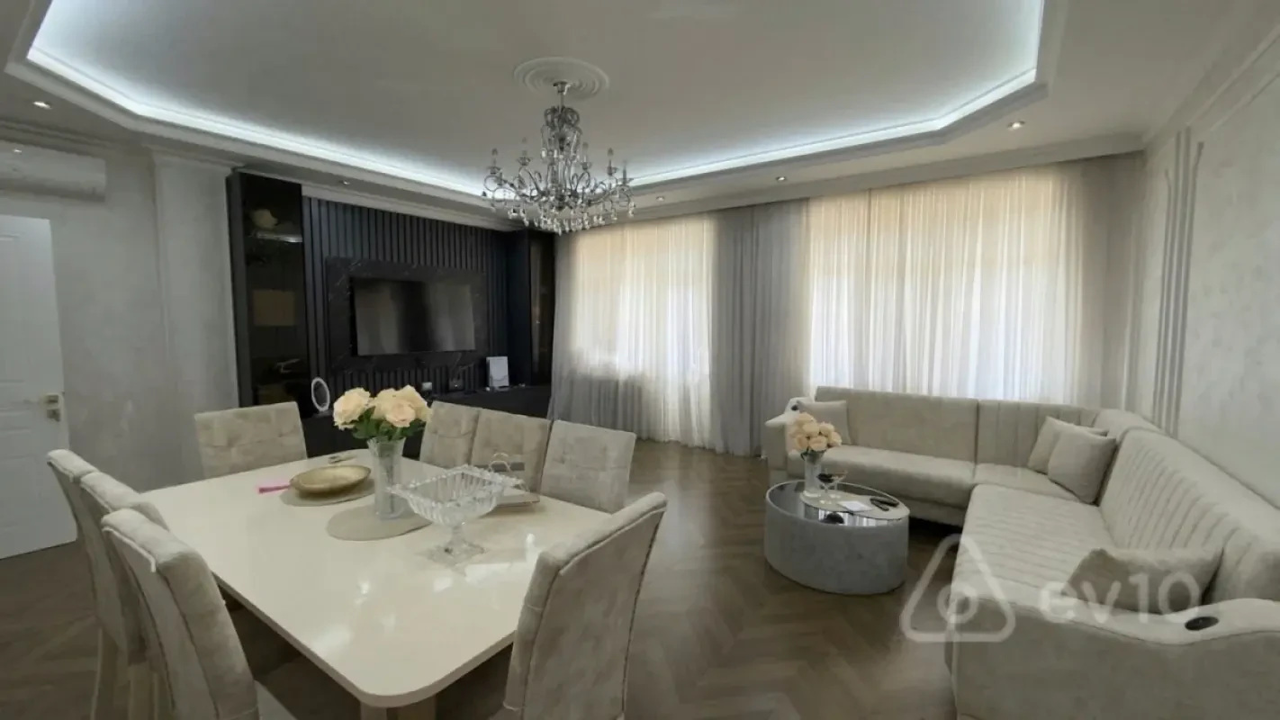 Satılır 3 otaqlı yeni tikili 158 m²