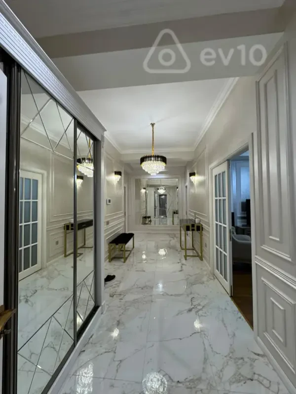 Kirayə verilir 3 otaqlı yeni tikili 140 m²