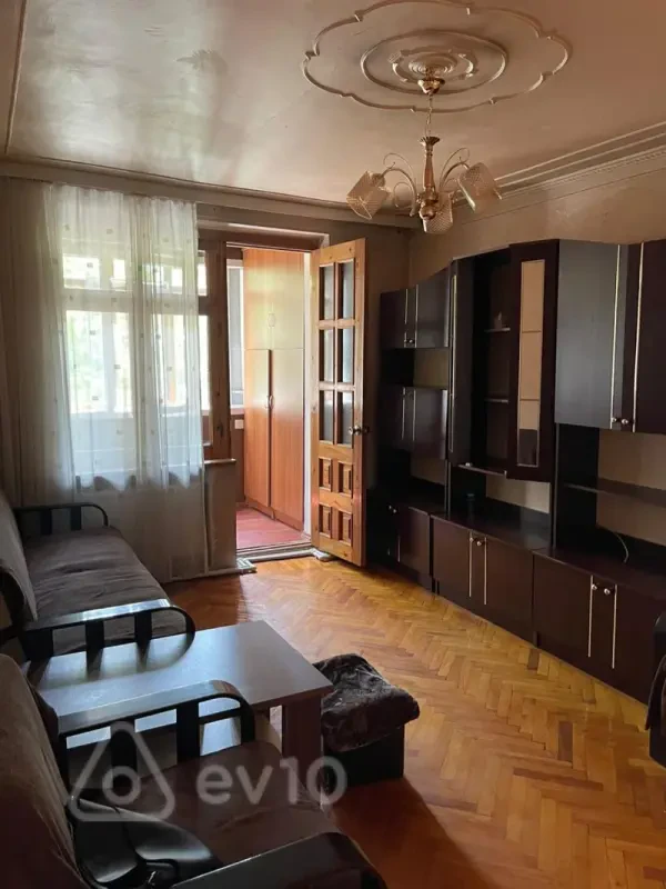 Kirayə verilir 2 otaqlı köhnə tikili 50 m²