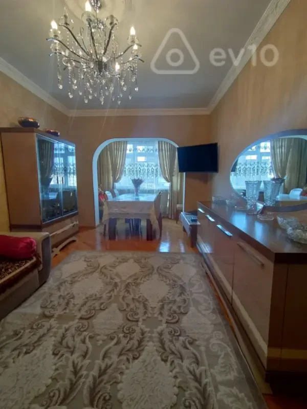 Kirayə verilir 3 otaqlı köhnə tikili 80 m²