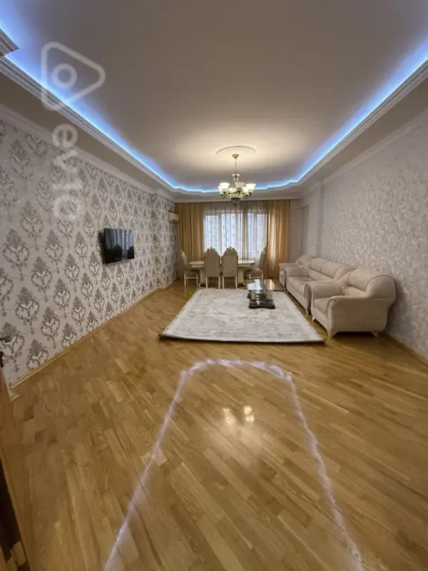 Kirayə verilir 3 otaqlı yeni tikili 135 m²