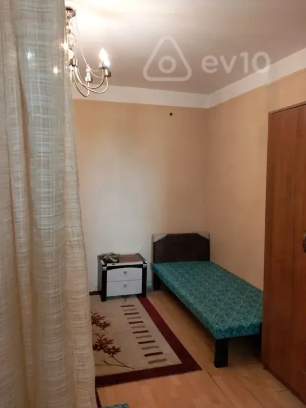 Kirayə verilir 2 otaqlı köhnə tikili 80 m²
