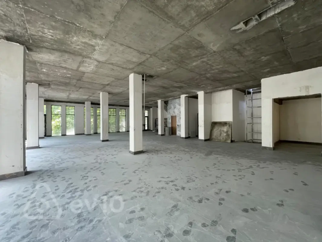 Kirayə verilir mənzil 900 m²