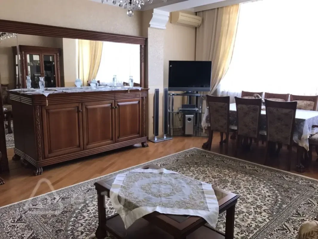 Kirayə verilir 3 otaqlı yeni tikili 120 m²