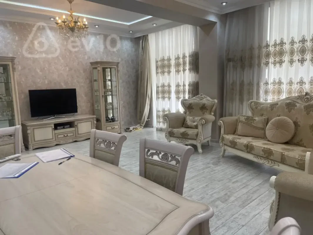 Kirayə verilir 3 otaqlı yeni tikili 140 m²